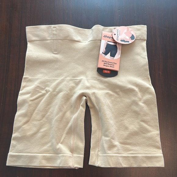 Shapermint® All Day Every Day Mid Waisted Shaper Shorts Nude Size XS/S - Picture 3 of 9
